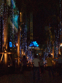 Bangkok Weihnachtsbume und Lametta in den Strassen