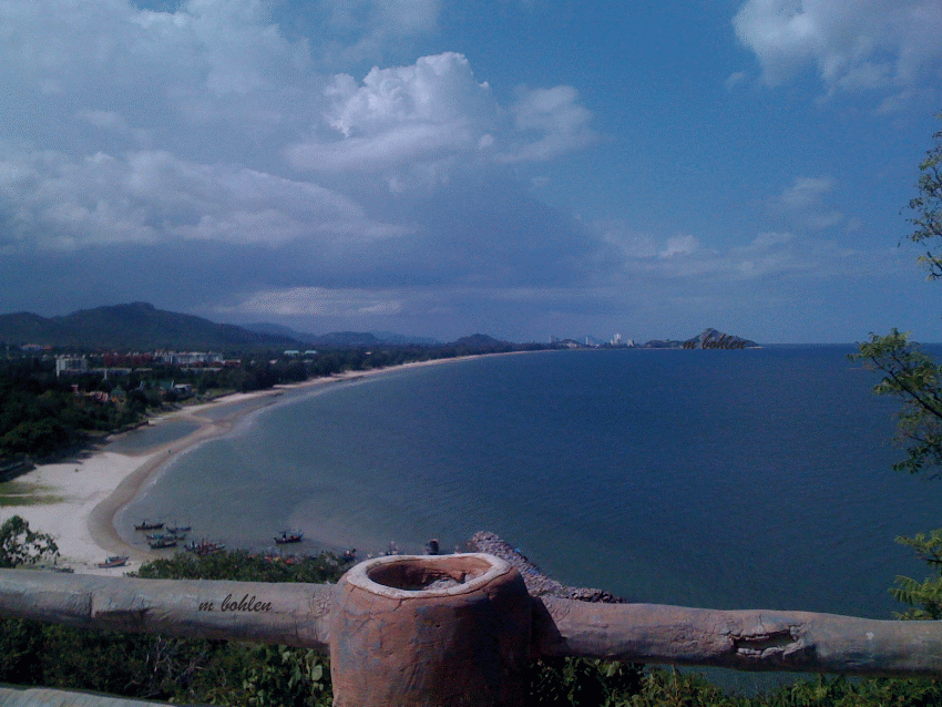 Blick vom Berg �ber den Strand von Hua hin