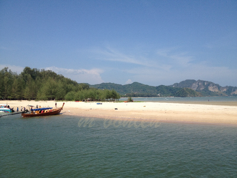 Wunderschoen versteckter Strand Krabi 2013