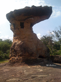 Behausung in Stein gehauen im UdonThani Stone Garden