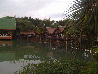 UdonThani Restaurant aus Brettern am See